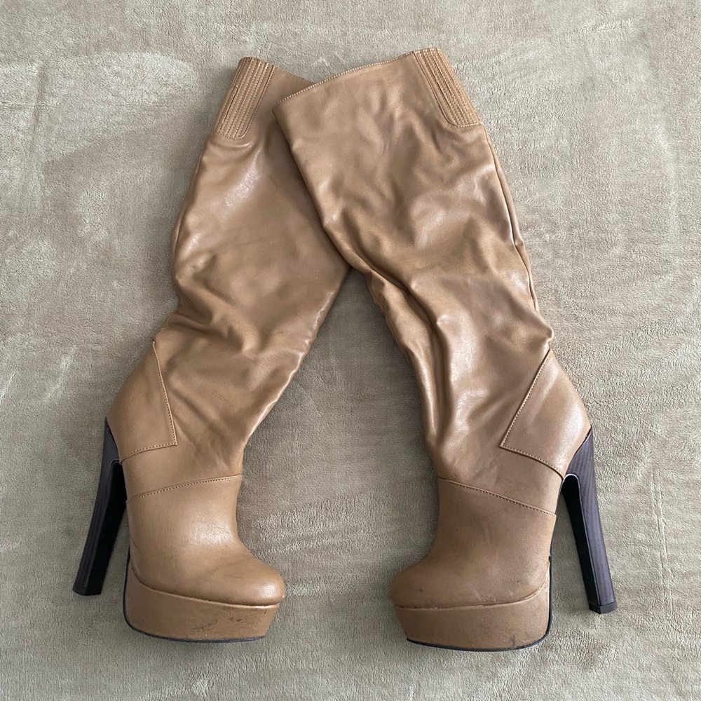 Colin Stuart Camel Heeled Boots